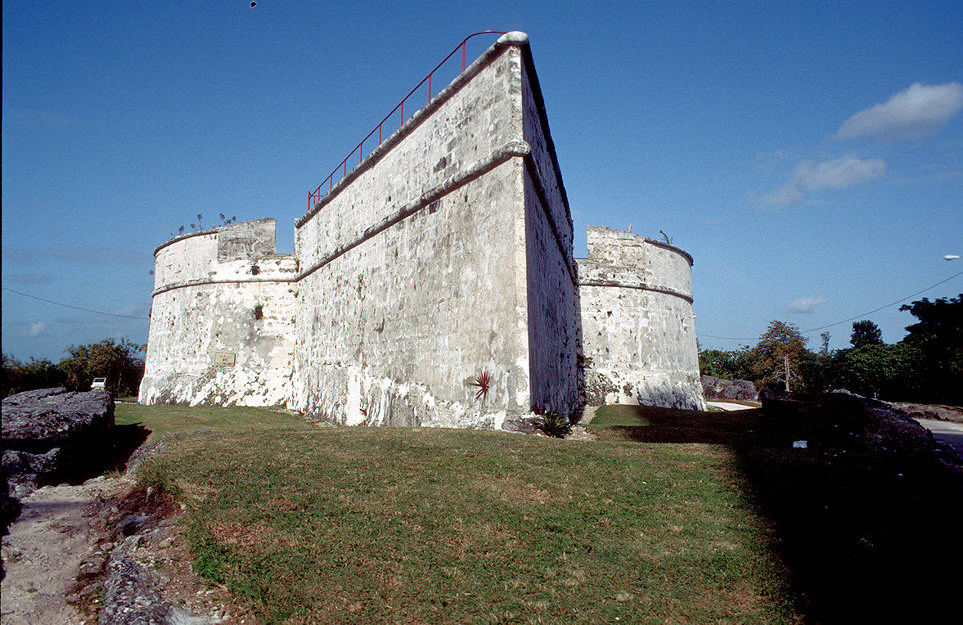 Bahamas_01-114_Fort_Fincastle.jpg