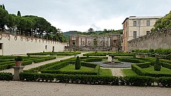 Thumbnail of P1030860_Villa_Mondragone.jpg