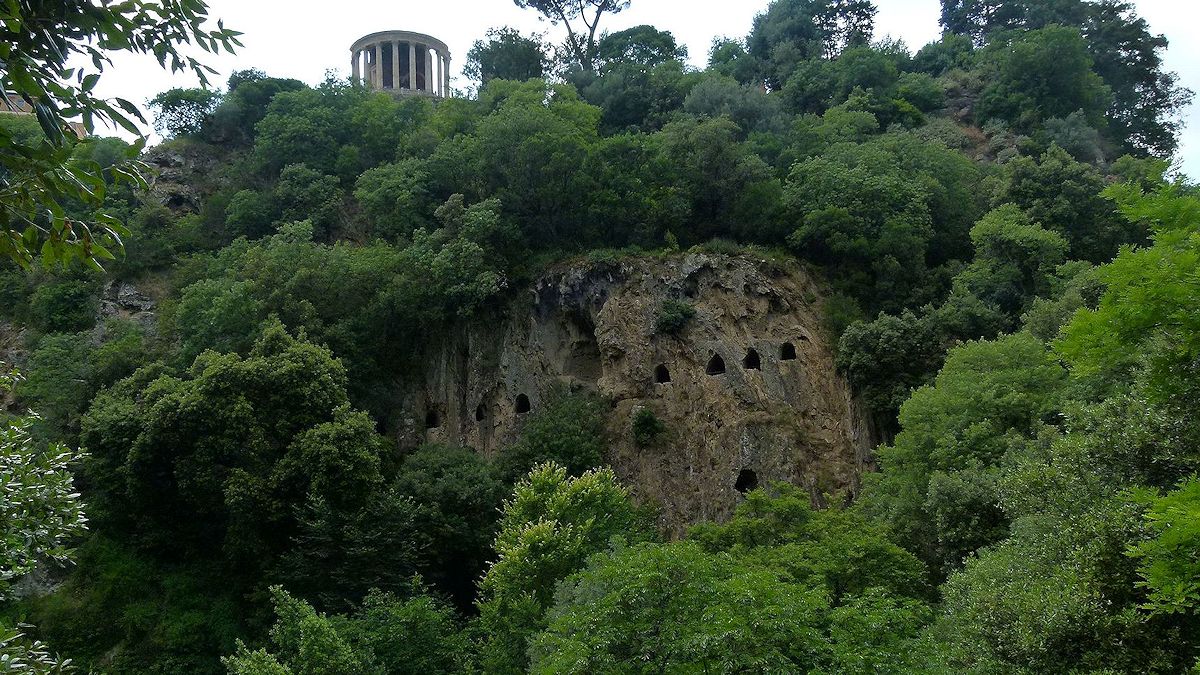 P1040076_Villa_Gregoriana.jpg