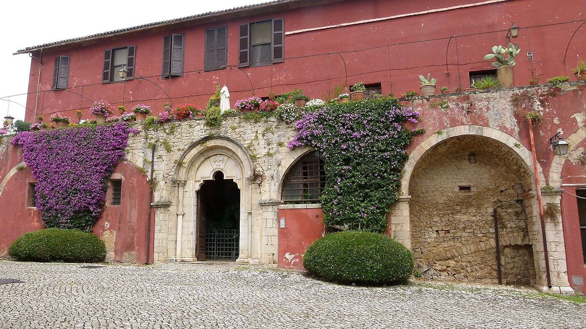 P1040147_Abbazia_di_Fossanova.jpg