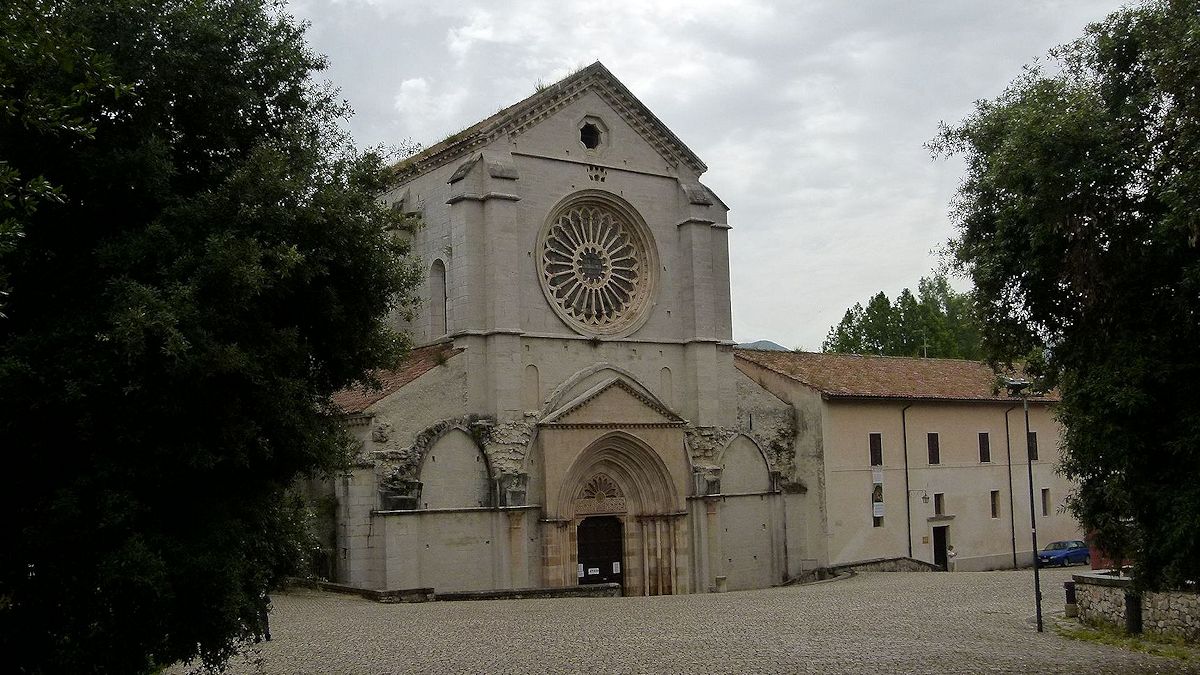 P1040151_Abbazia_di_Fossanova.jpg
