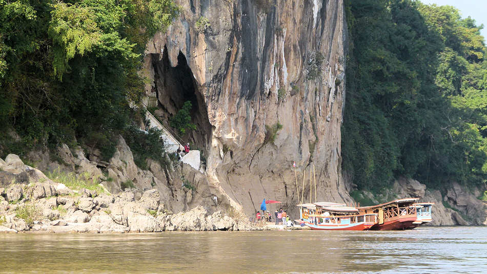 P1000411_Luang_Prabang_Tham_Ting_Pak_Ou_Hoehlentempel.jpg