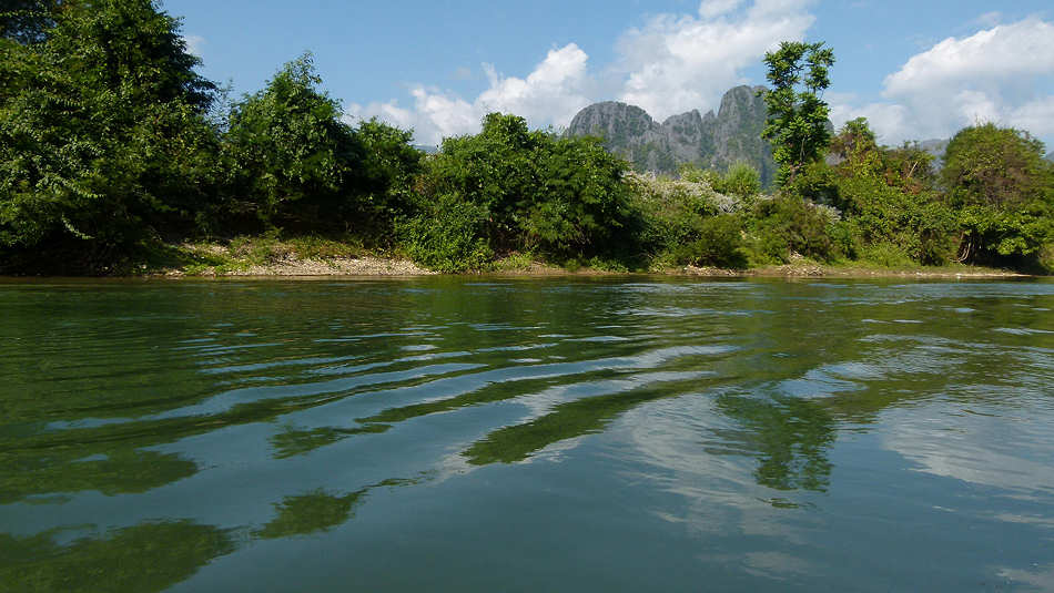 P1000753_Bootsfahrt_zur_Organic_Farm_Vang_Vieng.jpg