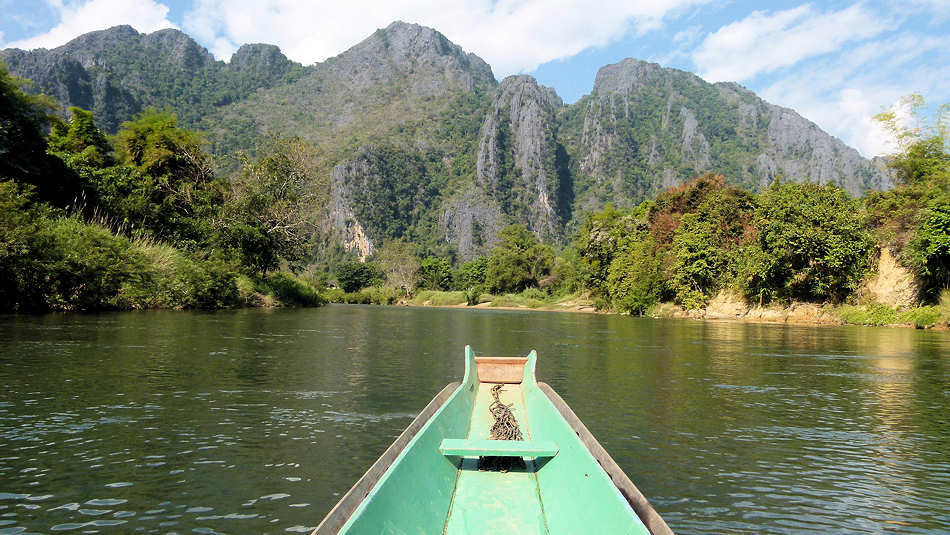 P1000763_Bootsfahrt_zur_Organic_Farm_Vang_Vieng.jpg