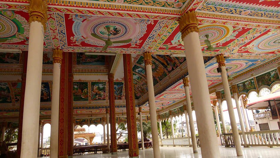 P1000810_Vat_That_Luang_Tai_Vientiane.jpg