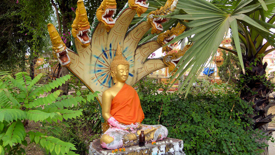 P1000817_Vat_That_Luang_Tai_Vientiane.jpg