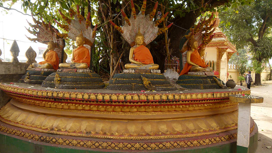 P1000824_Vat_That_Luang_Tai_Vientiane.jpg