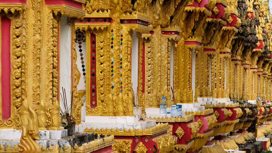 P1000831_Vat_That_Luang_Tai_Vientiane.jpg