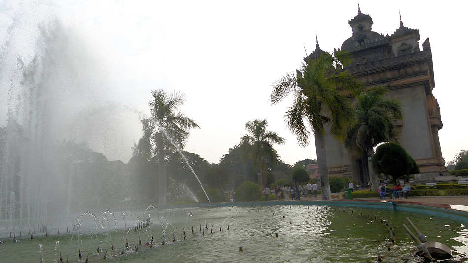 P1000834_Patuxai_Anousavari_Vientiane.jpg