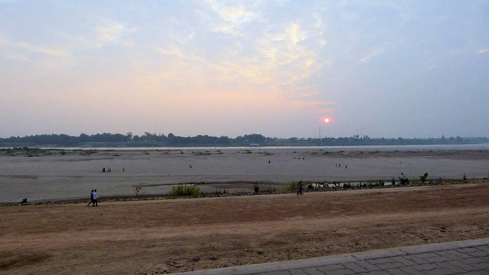 P1000854_Mekongufer_Vientiane.jpg