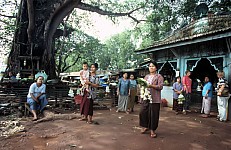 Thumbnail of Myanmar 2000-01-056.jpg