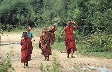 Thumbnail of Myanmar 2000-01-072.jpg
