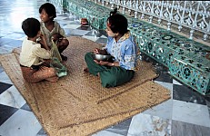 Thumbnail of Myanmar 2000-01-077.jpg