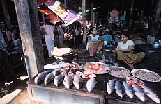 Thumbnail of Myanmar 2000-01-128.jpg